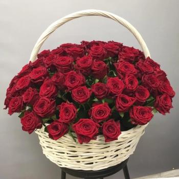 Букет Корзина с 115 розами код  243906k