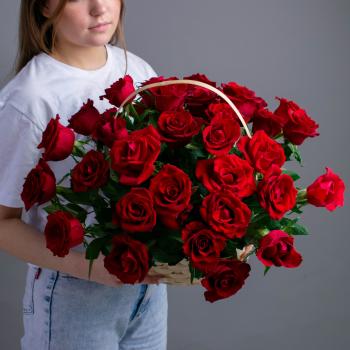 Букет Корзина с 35 красными розами
